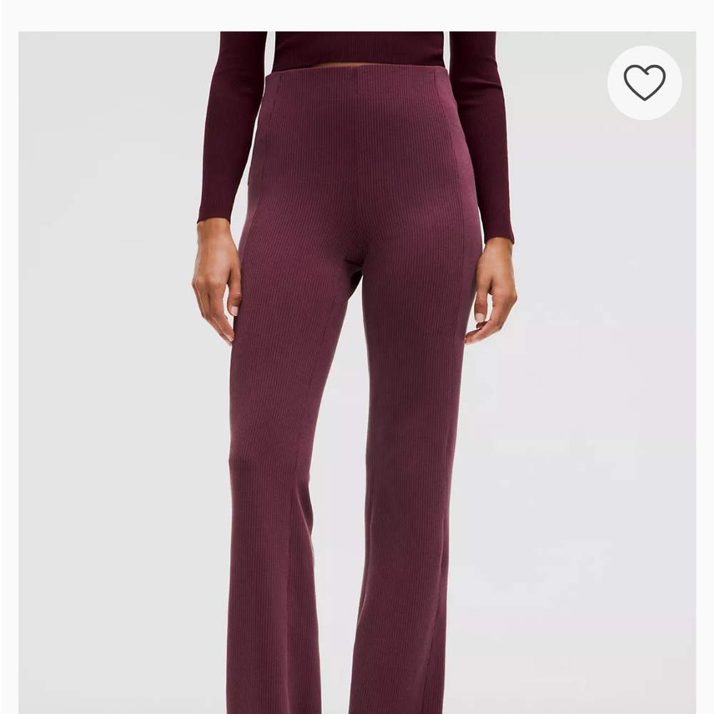Lulu lemon Ribbed Softstreme Flared Pant
Regular